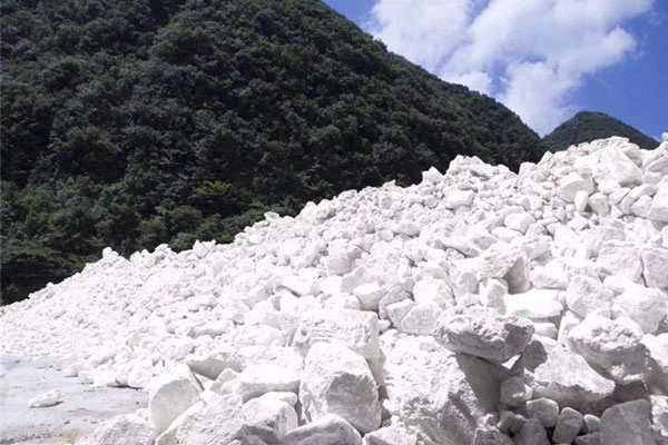 What particle size range can the ore be directly cyanided after grinding?